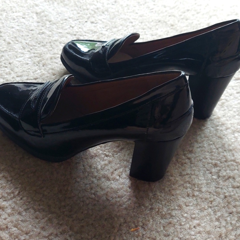 Black Vince Camuto pumps